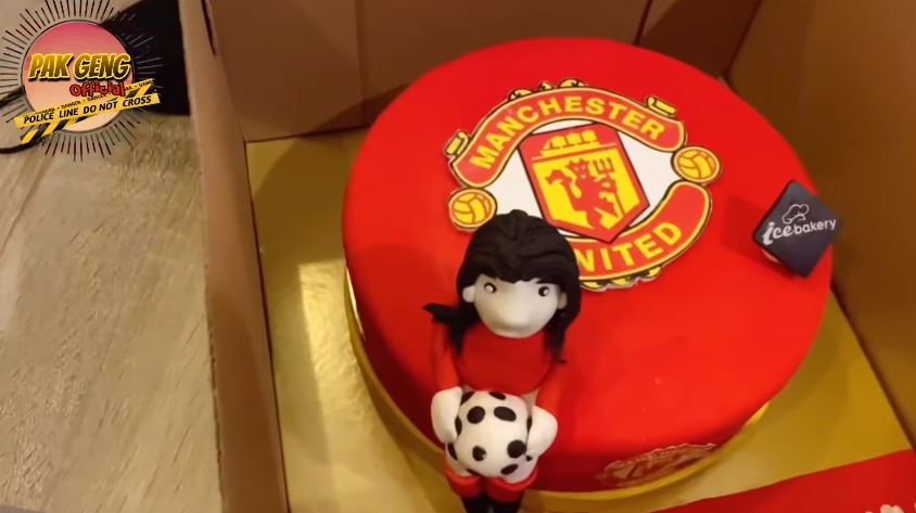 Potret kue ulang tahun 13 pedangdut, punya Ayu Ting Ting elegan