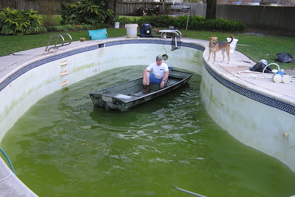 wahana di kolam renang malah nyeleneh © berbagai sumber