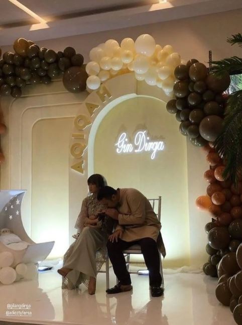 Momen aqiqah Baby Gin anak Gilang Dirga © 2022 Instagram 