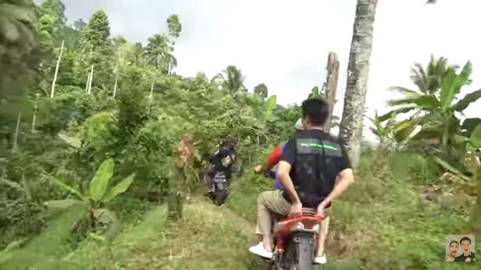 Baim Wong datangi rumah kakek di tengah hutan © 2022 Instagram 