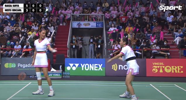 Erika Carlina Berbagai sumber