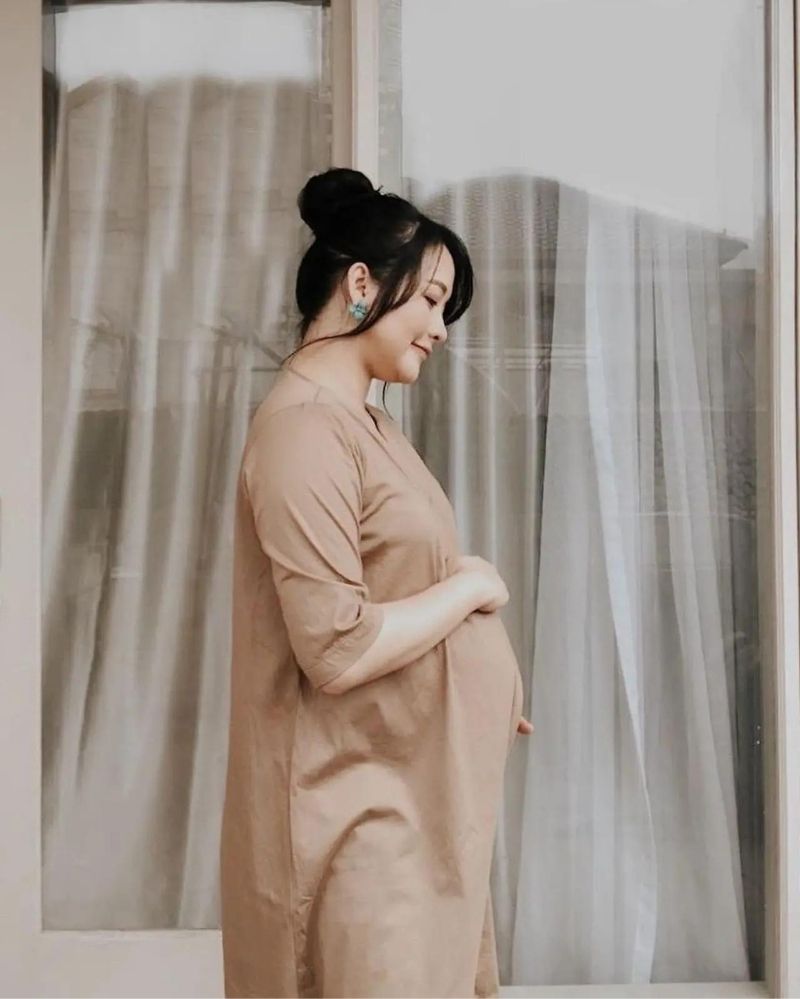 Potret 8 eks member JKT48 pamer baby bump, tampil modis saat hamil