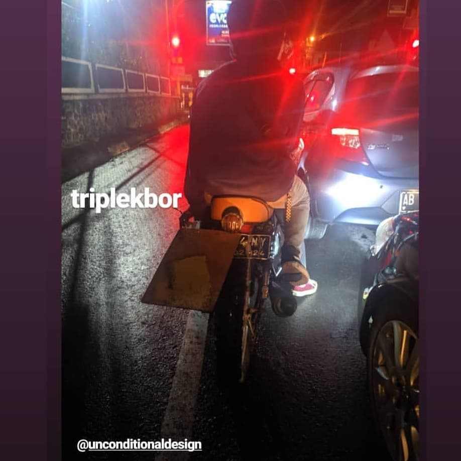 pengganti spakbor belakang motor lucu © berbagai sumber pengganti spakbor belakang motor lucu © berbagai sumber