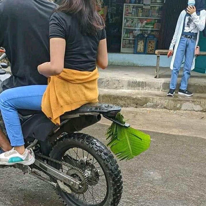 pengganti spakbor belakang motor lucu © berbagai sumber pengganti spakbor belakang motor lucu © berbagai sumber