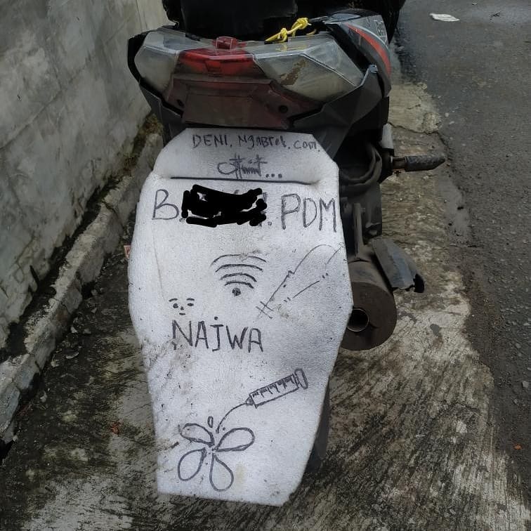 pengganti spakbor belakang motor lucu © berbagai sumber pengganti spakbor belakang motor lucu © berbagai sumber