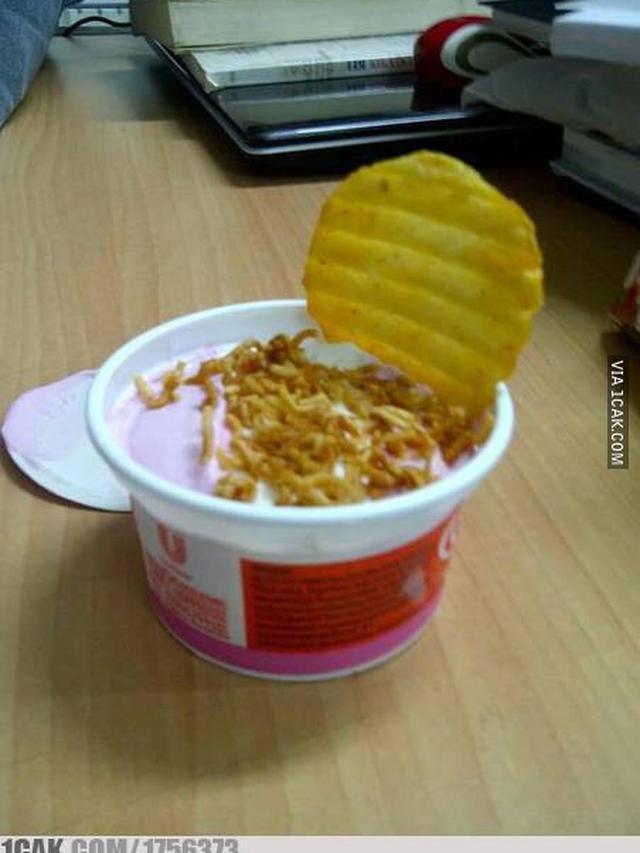 15 Kombinasi makanan campur es krim ini bikin geleng-geleng kepala