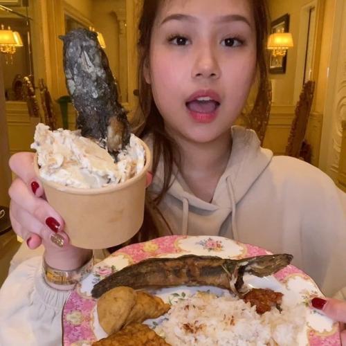 15 Kombinasi makanan campur es krim ini bikin geleng-geleng kepala