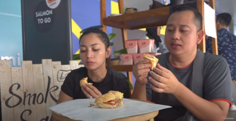 10 Makanan dikonsumsi dan dihindari Hesti Purwadinata, bikin otot kuat