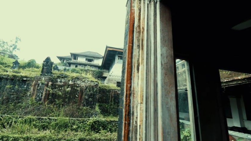 hotel milik Tommy Soeharto yang terbengkalai © YouTube