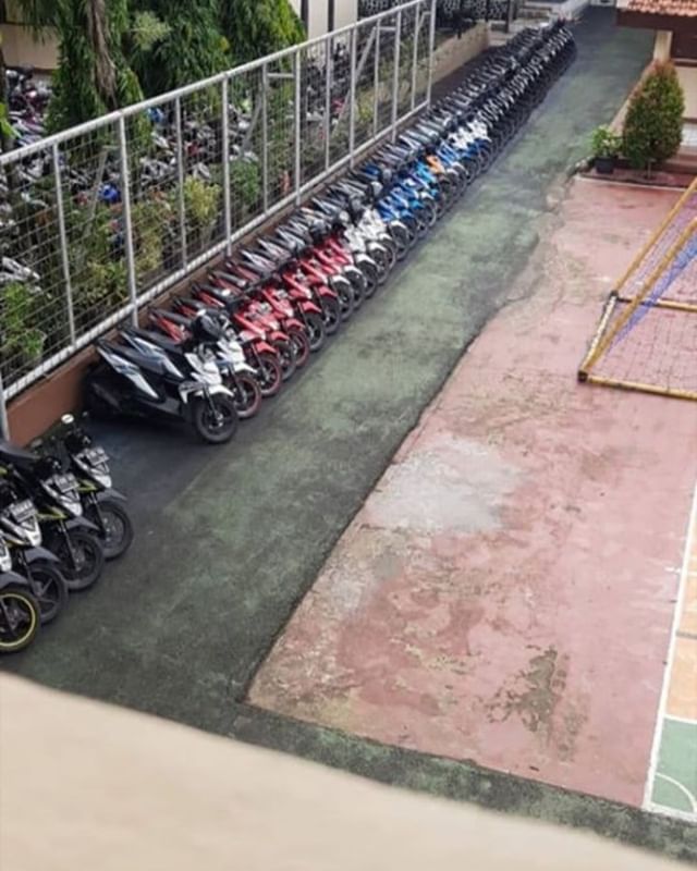 benda disusun rapi acungkan jempol © berbagai sumber benda disusun rapi acungkan jempol © berbagai sumber