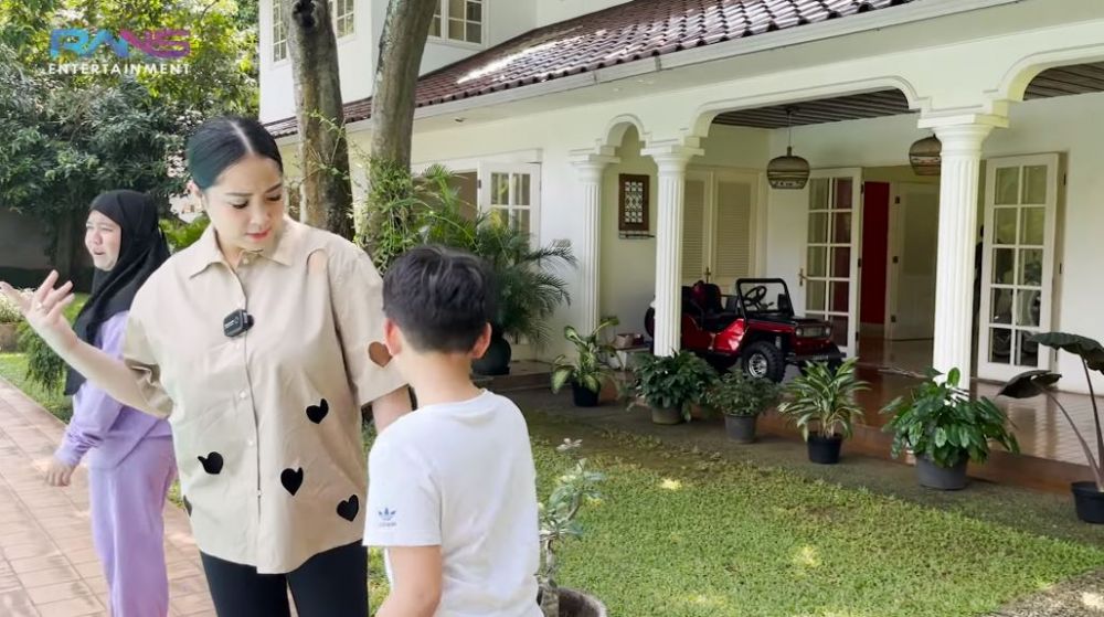 potret rumah raffi ahmad jadi koleksi motor © YouTube