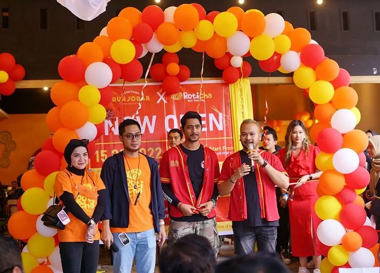 Aktivitas Arya Saloka © berbagai sumber