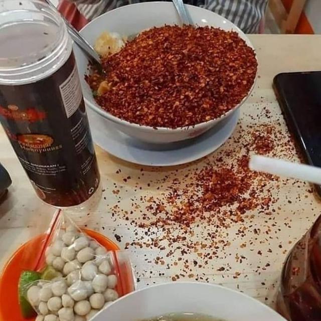Momen apes saat mau makan mi Berbagai sumber