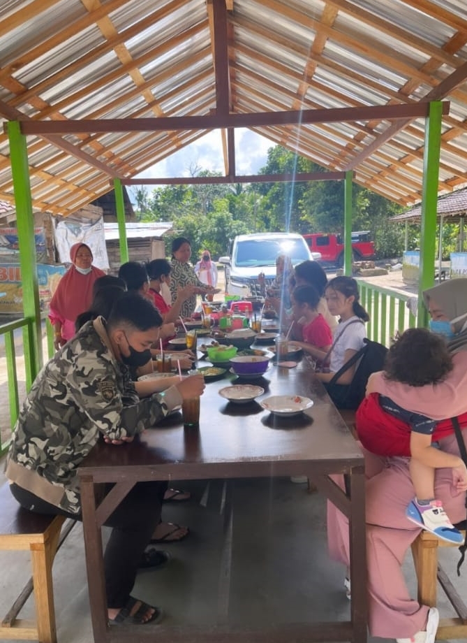 Momen Ussy Sulistyawati di Kalimantan © Instagram Momen Ussy Sulistyawati di Kalimantan © Instagram