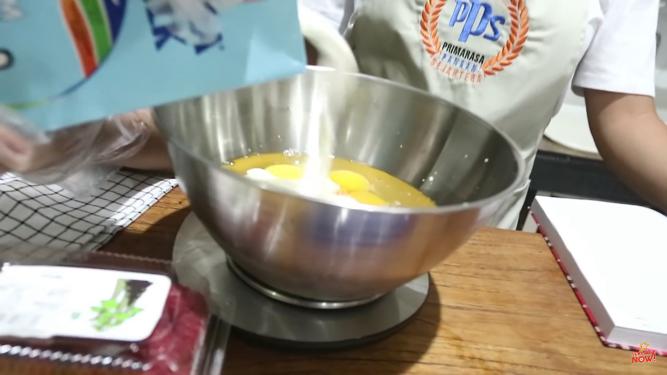 10 Langkah Mahalini bikin mille crepes teflon, lembut dan antigagal