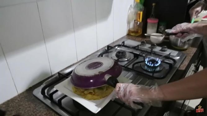 10 Langkah Mahalini bikin mille crepes teflon, lembut dan antigagal