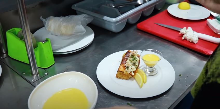 10 Cara plating makanan ala Shaloom Razade, bak hidangan restoran