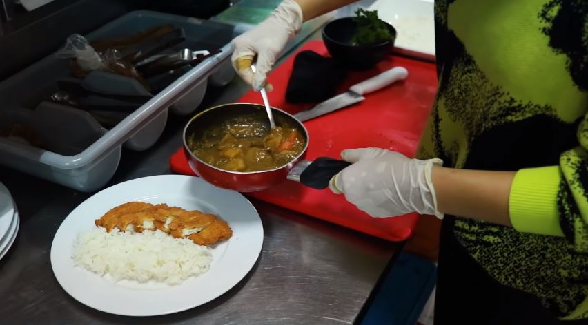 10 Cara plating makanan ala Shaloom Razade, bak hidangan restoran