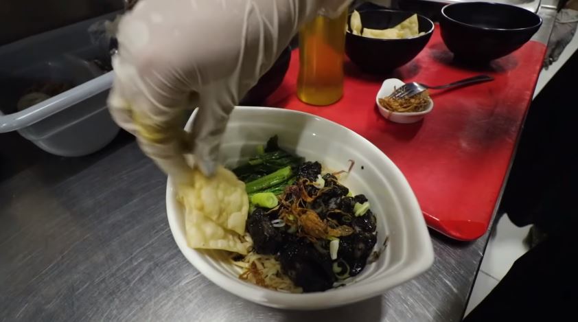 10 Cara plating makanan ala Shaloom Razade, bak hidangan restoran