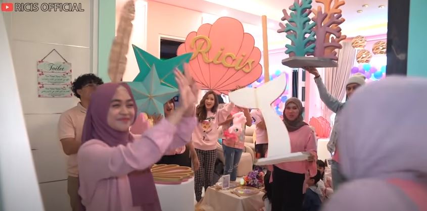 Ria Ricis Berbagai sumber Ria Ricis Berbagai sumber