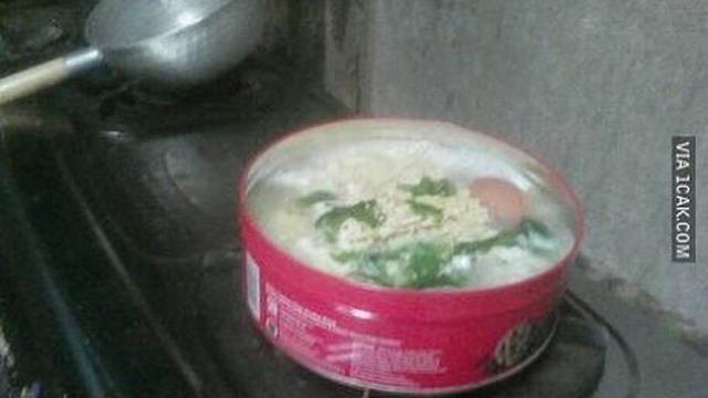 Aksi masak pakai alat tak biasa © berbagai sumber