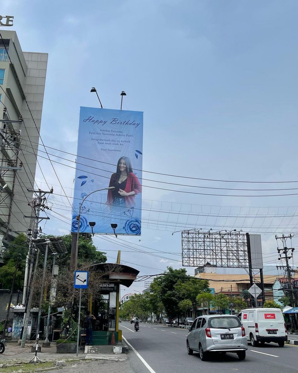 spanduk kampanye nyeleneh © berbagai sumber spanduk kampanye nyeleneh © berbagai sumber