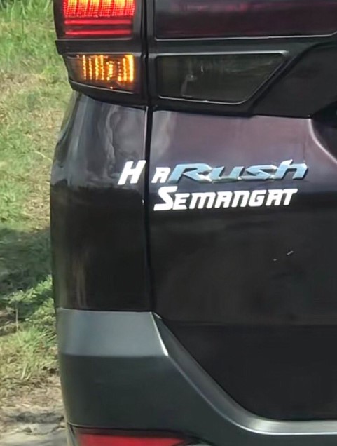 Tulisan lucu merek di mobil pribadi © berbagai sumber