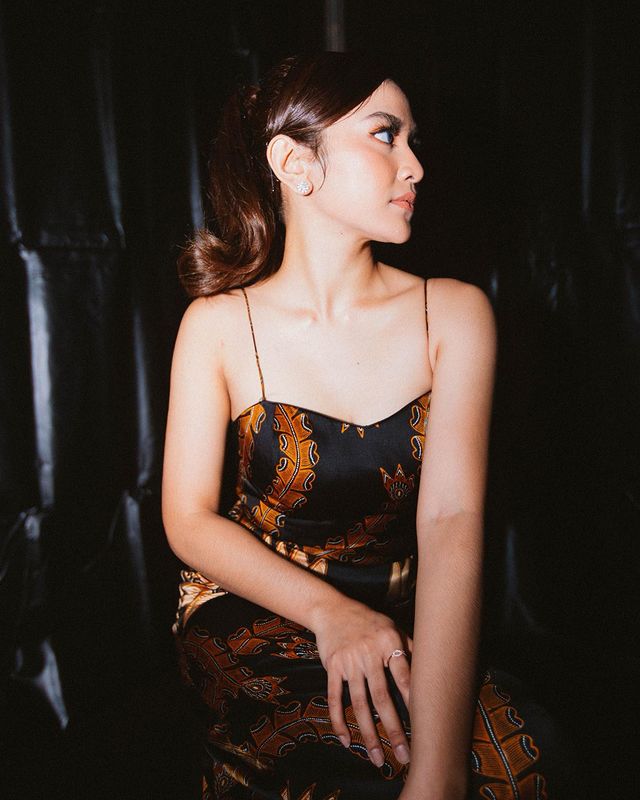 Gaya Mahalini Raharja saat manggung  © Instagram/@mahaliniraharja
