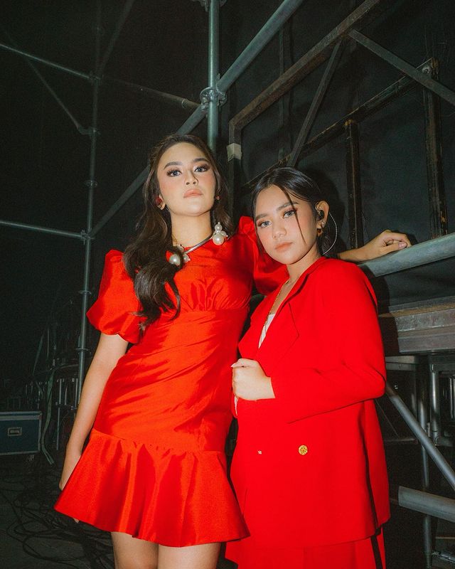 Gaya Mahalini Raharja saat manggung  © Instagram/@mahaliniraharja