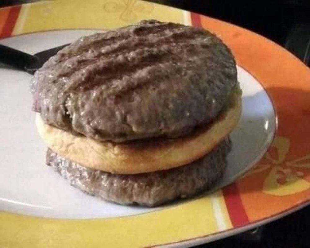 11 Kreasi burger antimainstream ini malah bikin ragu mau makan