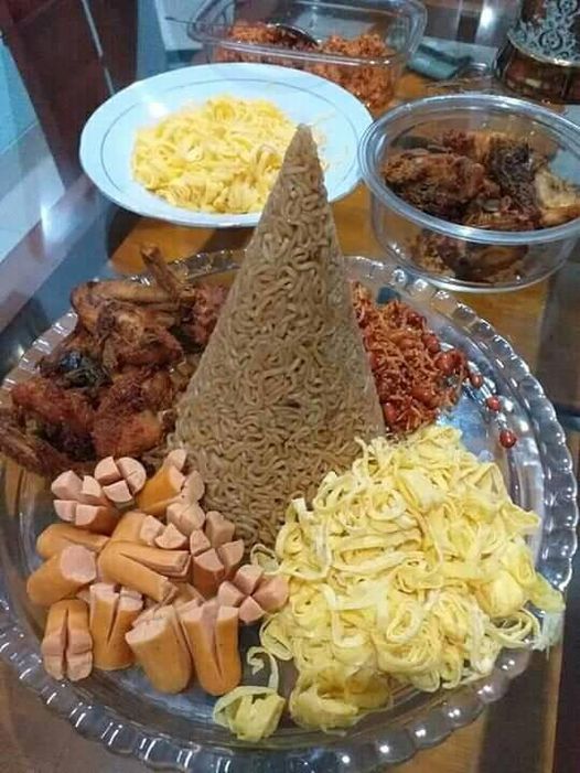 bentuk tumpeng nyeleneh abis © berbagai sumber