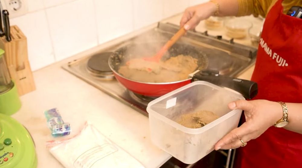 13 Cara Dewi Zuhriati ibu Fuji masak dendeng crispy, bumbunya meresap