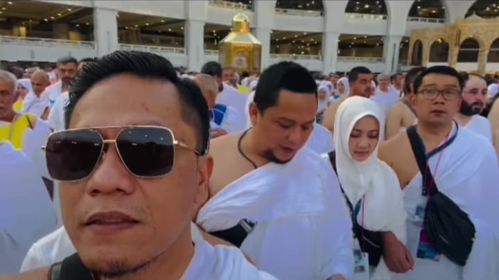 11 Momen Ridwan Kamil jalani ibadah Haji, thawaf bareng Gus Miftah