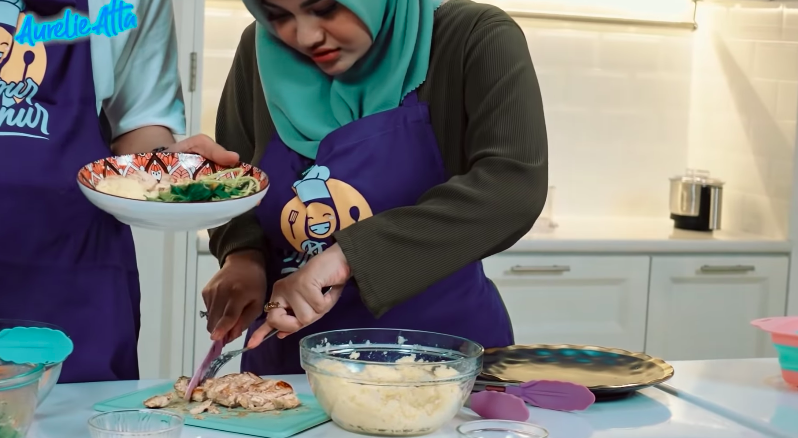 10 Menu diet Aurel Hermansyah usai lahiran, bikin tubuh balik langsing