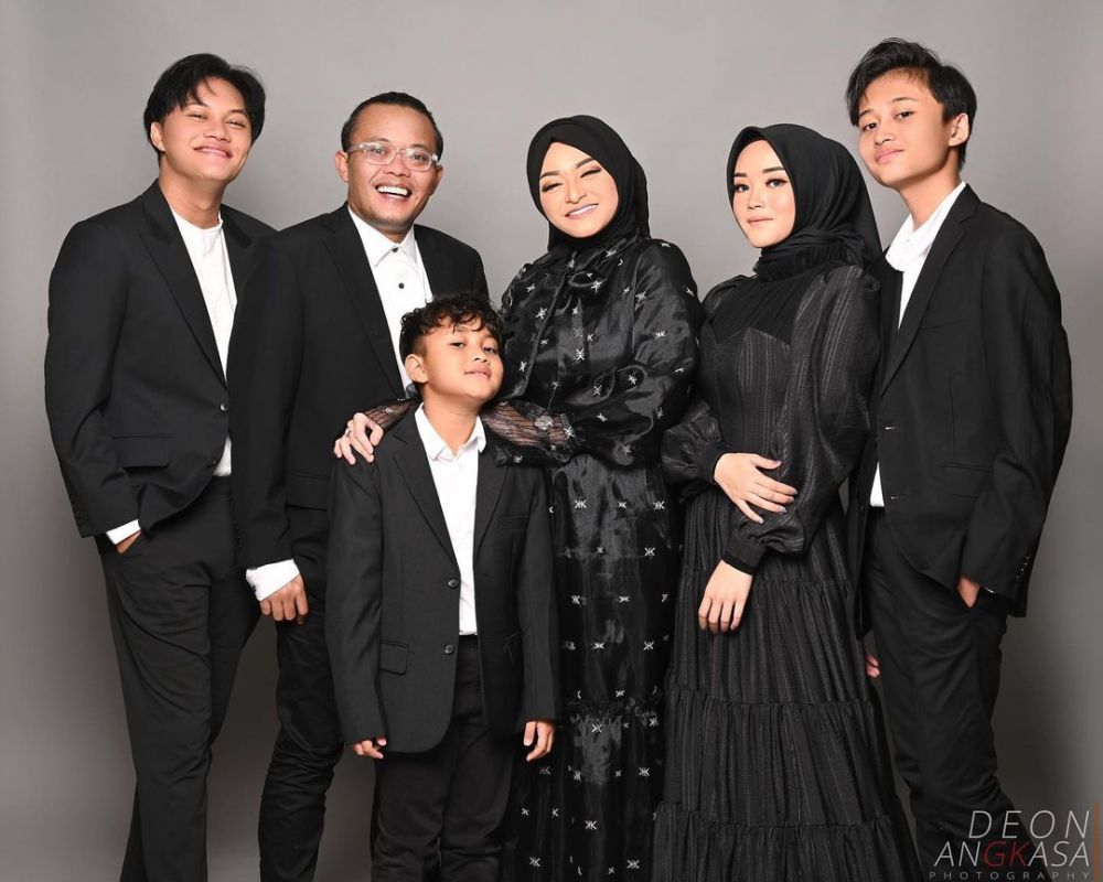 kenangan nathalie holscher bersama keluarga © instagram