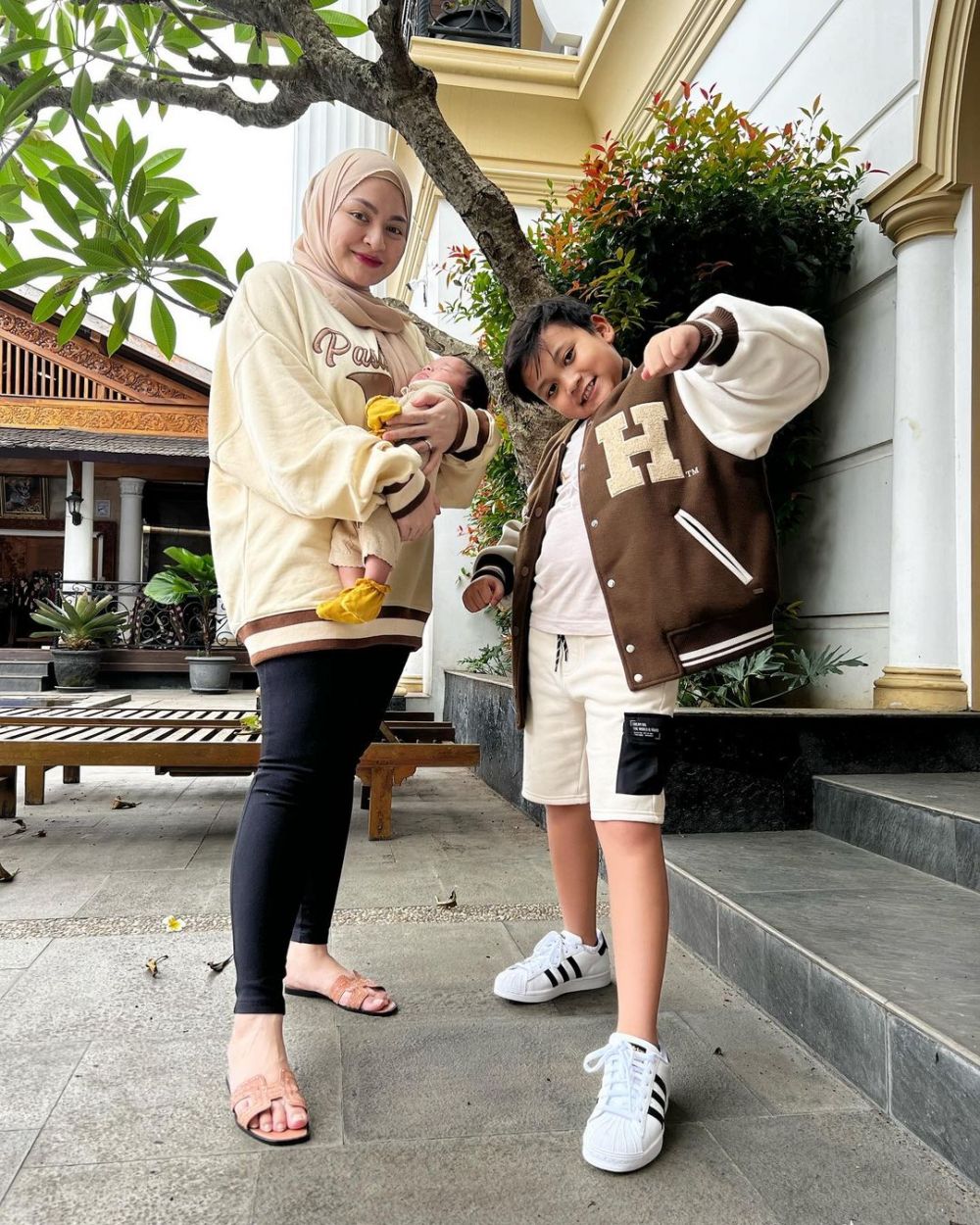 kenangan nathalie holscher bersama keluarga © instagram