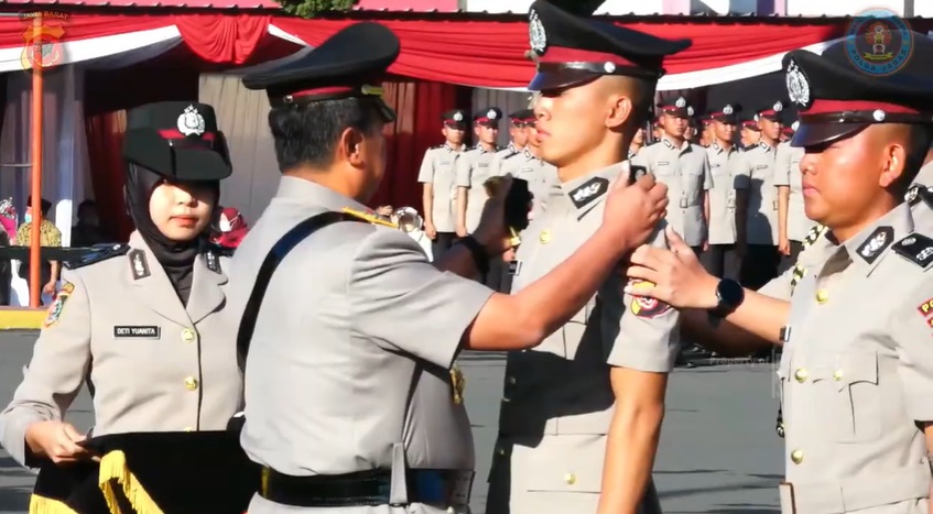 anak sopir angkot jadi polisi terbaik © YouTube