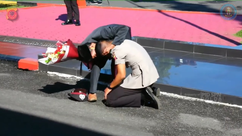 anak sopir angkot jadi polisi terbaik © YouTube anak sopir angkot jadi polisi terbaik © YouTube