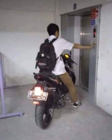 kelakuan absurd cowok © berbagai sumber