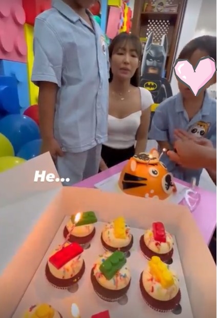 11 Inspirasi kue ulang tahun keluarga Ayu Dewi, simpel hingga unik