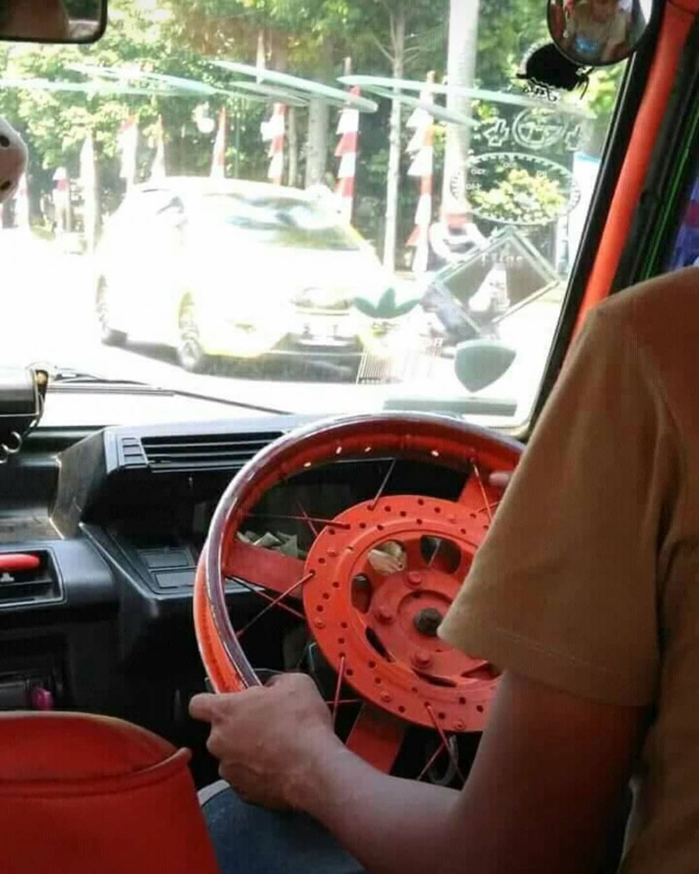 interior mobil kok nyeleneh banget © berbagai sumber