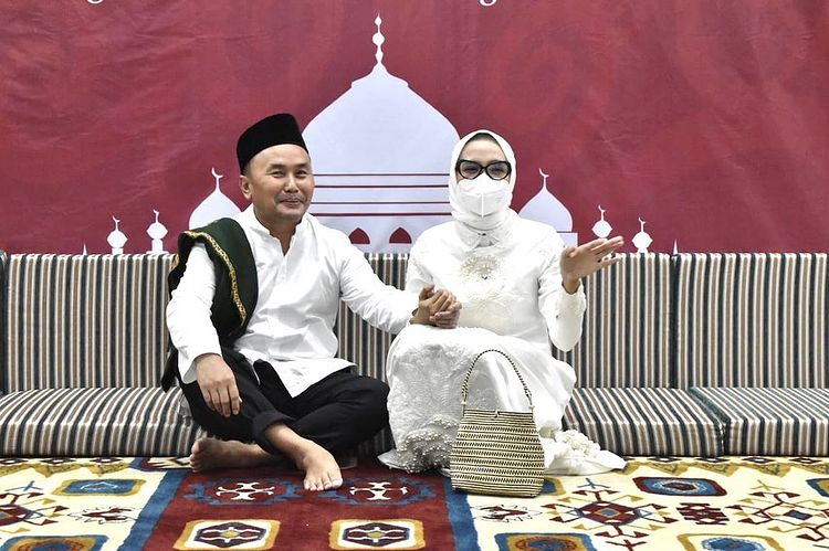 Potret Sugianto Sabran mantan suami Ussy Sulistiawaty Berbagai sumber