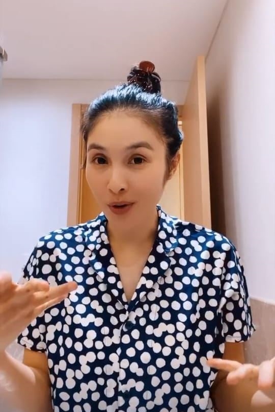 Potret Sandra Dewi tampil bare face © Instagram