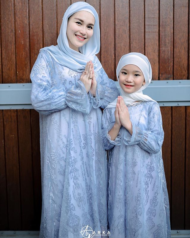 11 Momen Ayu Ting Ting rayakan Idul Adha, ikut jadi tim potong kurban