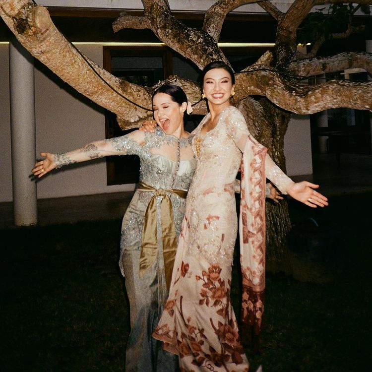 Beda gaya kondangan Putri Indonesia © berbagai sumber