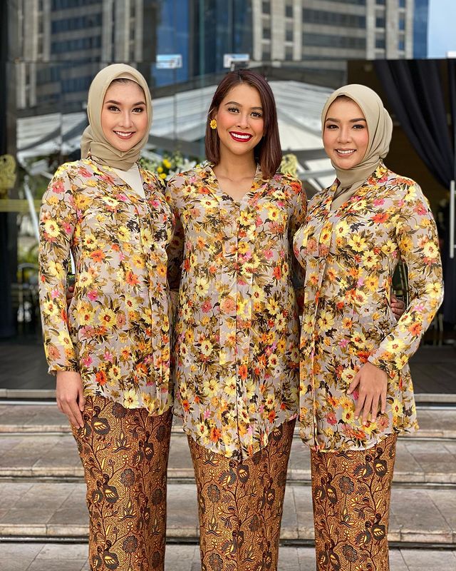 Beda gaya kondangan Putri Indonesia © berbagai sumber