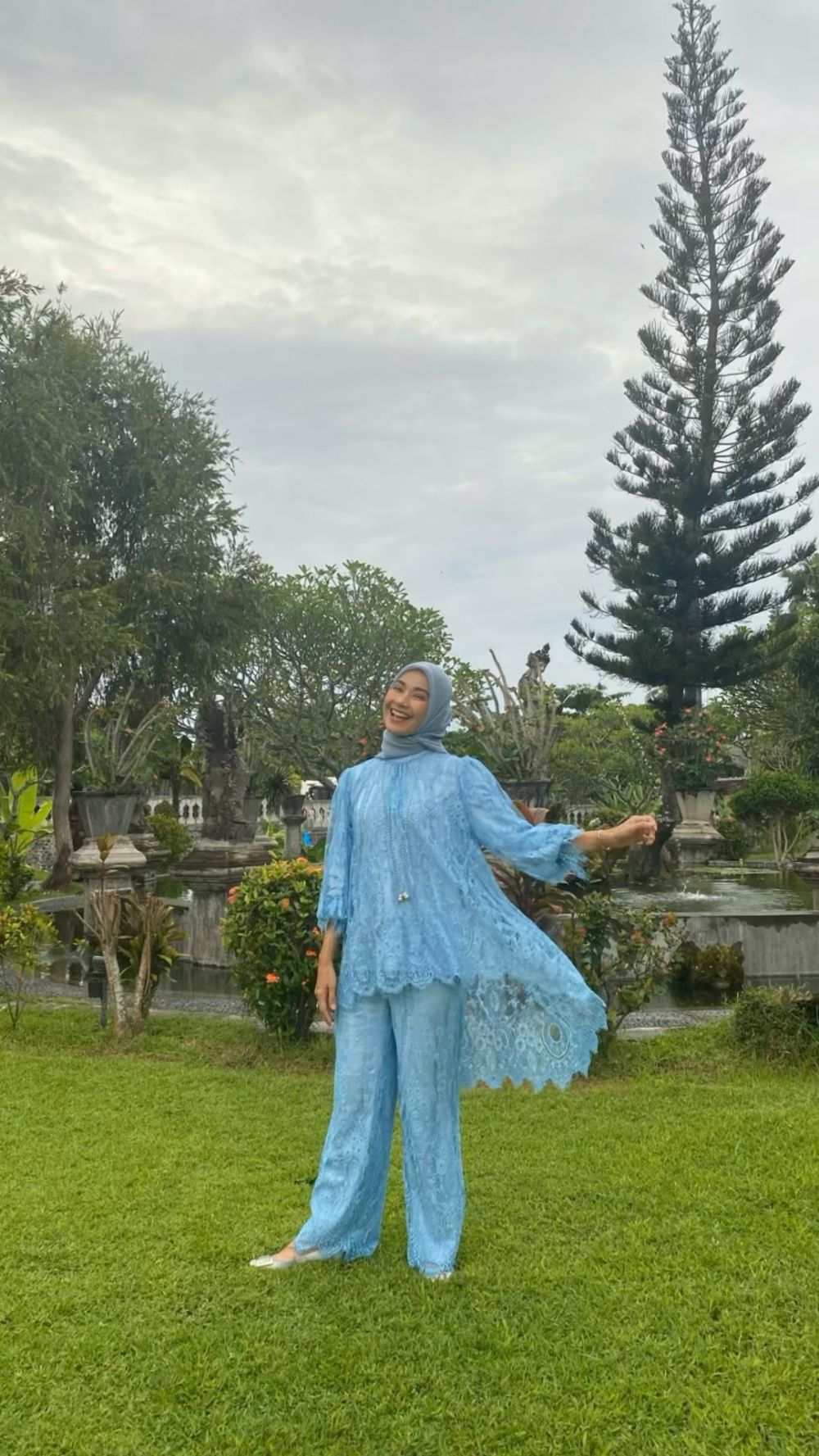 Beda gaya kondangan Putri Indonesia © berbagai sumber