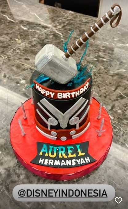 10 Potret kue ultah Aurel Hermansyah ke-24, ada yang unik tema Thor
