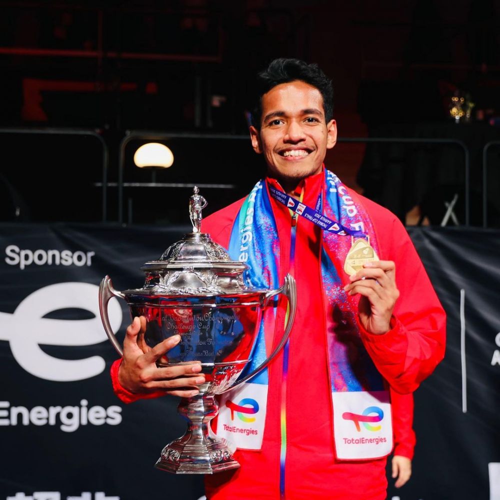 Perjalanan karier Chico Aura Berbagai sumber