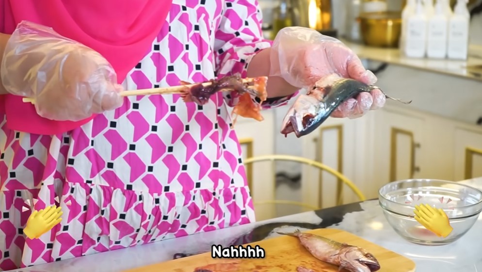 10 Cara jitu Tasyi Athasyia bersihkan insang ikan tanpa pisau